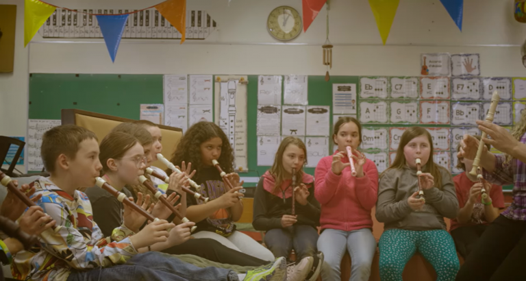 Une touchante vidéo mettant en vedette l’école primaire de la Passerelle!
