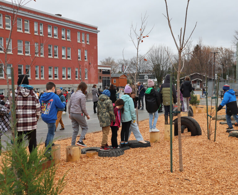 Inauguration de la nouvelle cour de récréation à l’école Brassard-Saint-Patrice